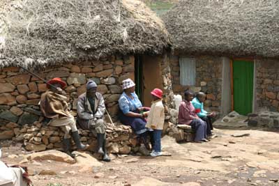 126_2676_Lesotho_Huette_m_Buergermeisterin
